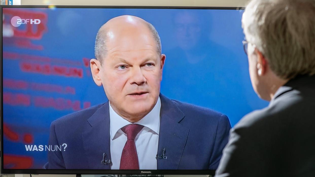 02 05 2022, Chancellor Olaf Scholz, SPD, explains his Ukraine course in the ZDF program What now.