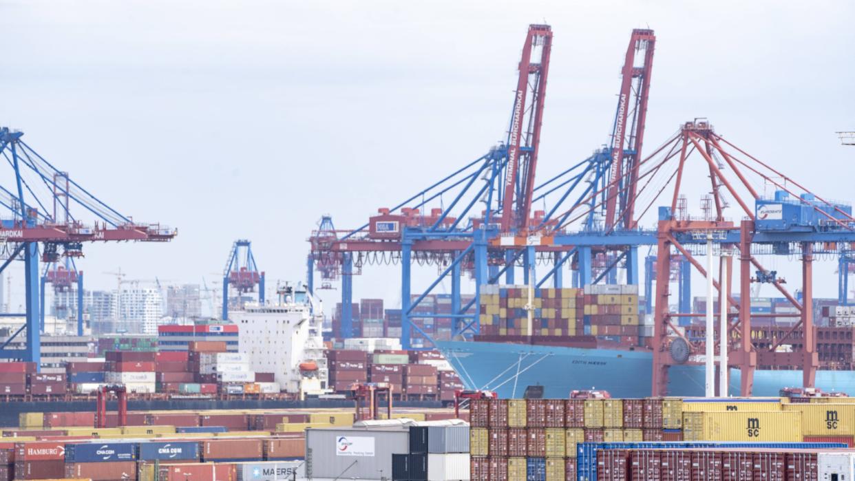 View of the Port of Hamburg’s quay facilities