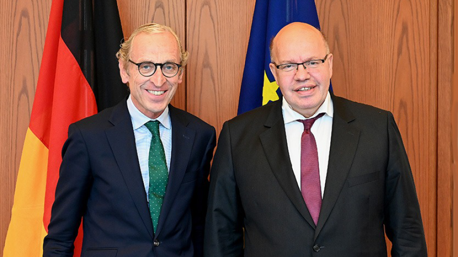 Bundeswirtschaftsminister Peter Altmaier (rechts) mit dem Sonderbeauftragten der Bundesregierung für den Ukraine-Gastransit, Georg Graf Waldersee (links)