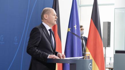 Bundeskanzler Olaf Scholz gibt ein Statement zum russischen Angriff auf die Ukraine.